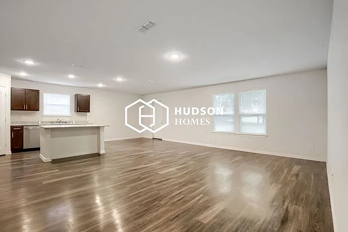 312 Bounding Main St — Photo 4