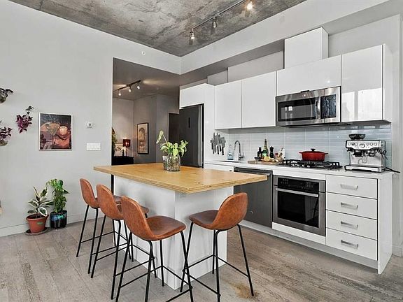 3rd image of 1010 6th St N #602