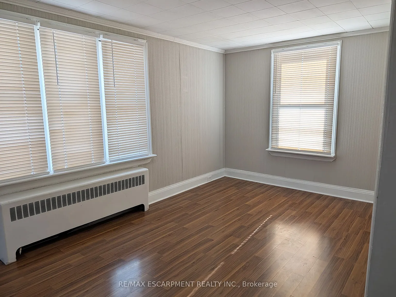 3 bed, $2,200 — Photo 2