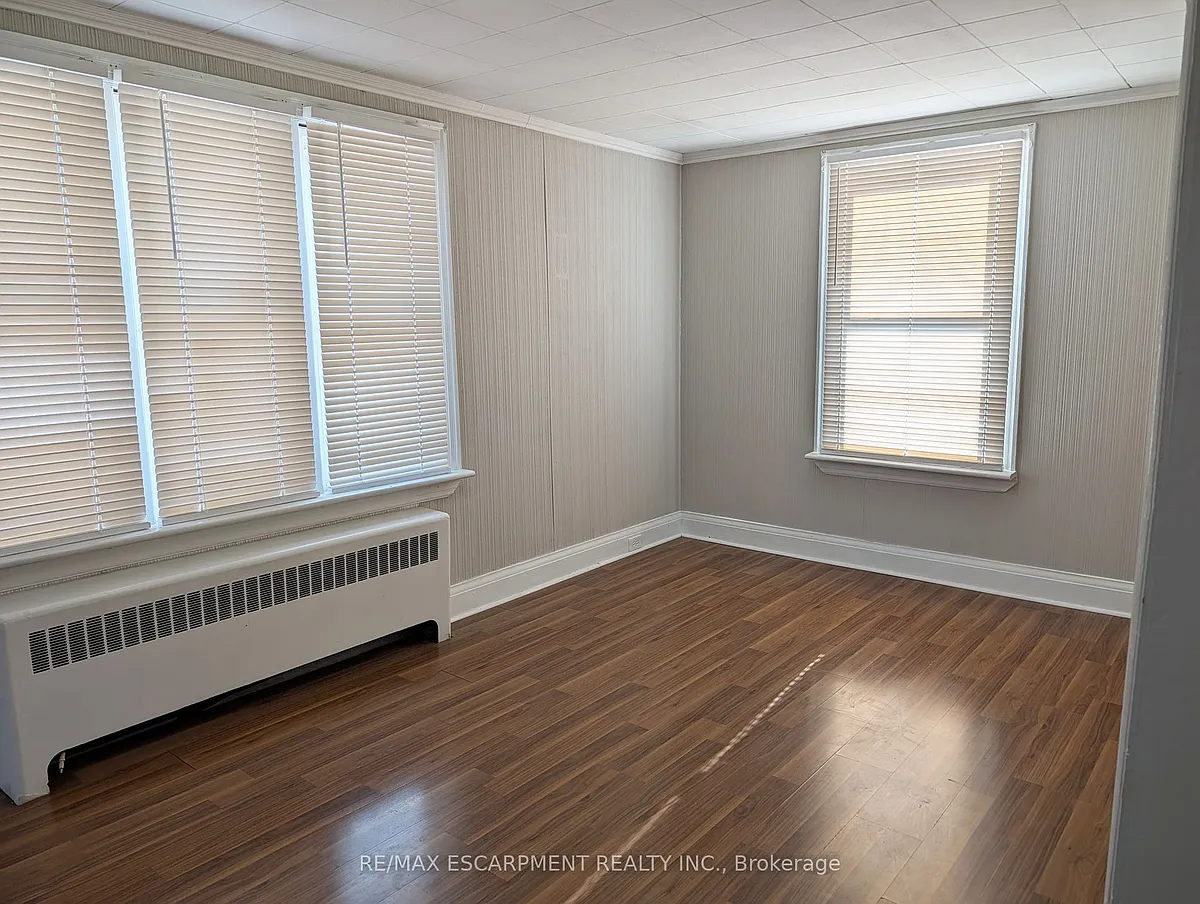 Building Photo - 12 E 24th St #UPPER