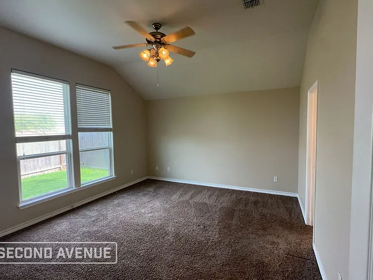 1011 Forest Oak — Photo 8