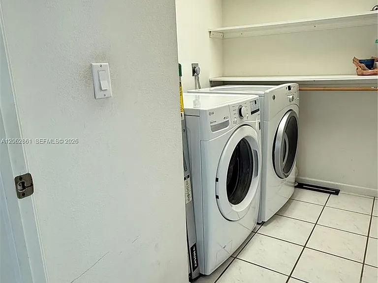 2435 SE 7th Pl — Photo 15