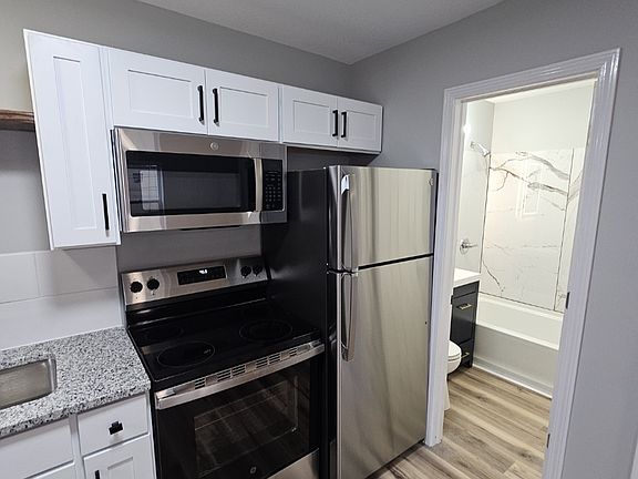3rd image of 5 Park Ln #1