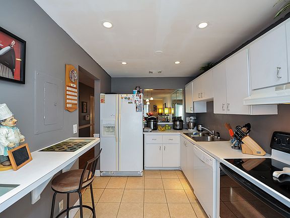 3rd image of 1171 NW 99th Ter #39