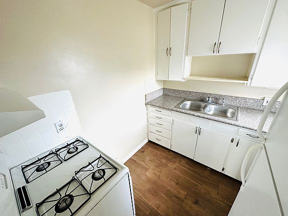 3rd image of 411 E Garland Ave