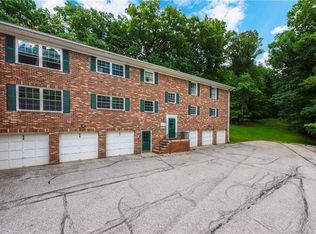 6940 Carriage Hill Dr APT 101, Brecksville, OH 44141