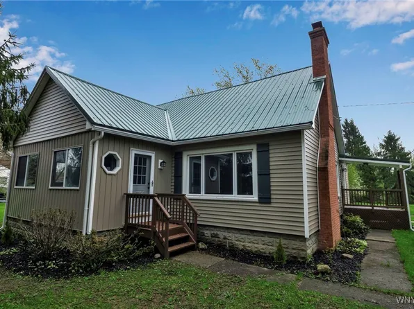 1520 N Creek Rd, Lake View, NY 14085