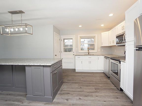5th image of 775 Stafford Dr