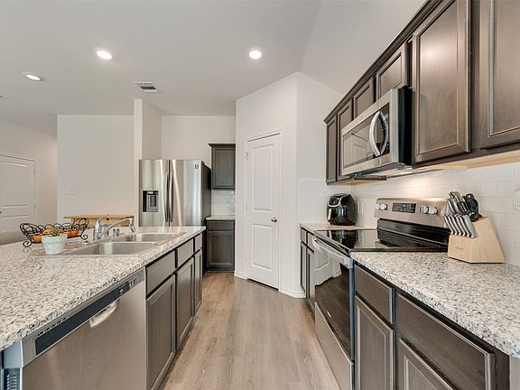 4th image of 1202 Trevino Rd