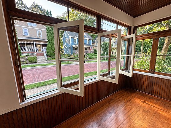 5th image of 986 Catherine St