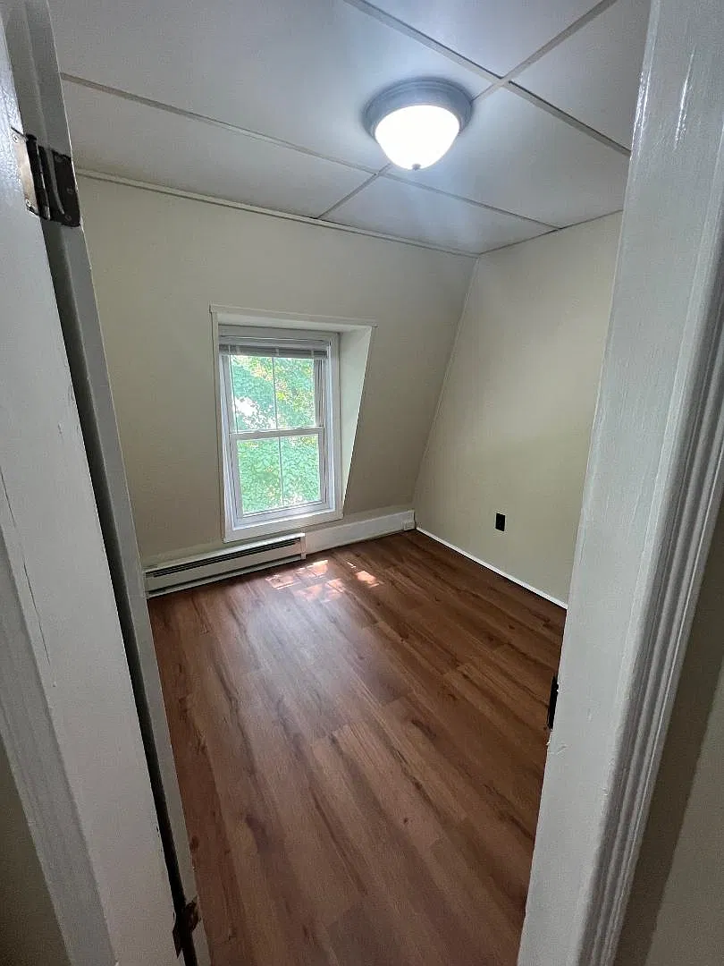 1 bed, 700 sqft, $1,500 — Photo 3