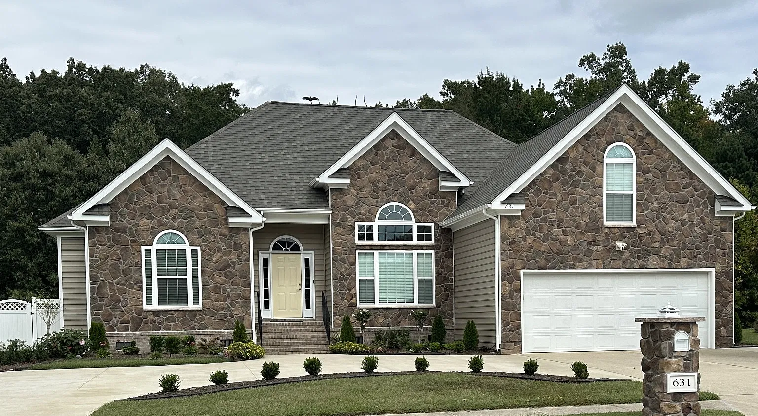 4 bed, 2300 sqft, $4,000 — Photo 2