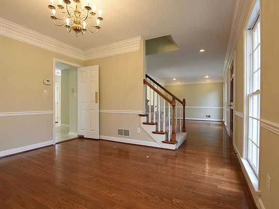 5th image of 2357 Saratoga Dr