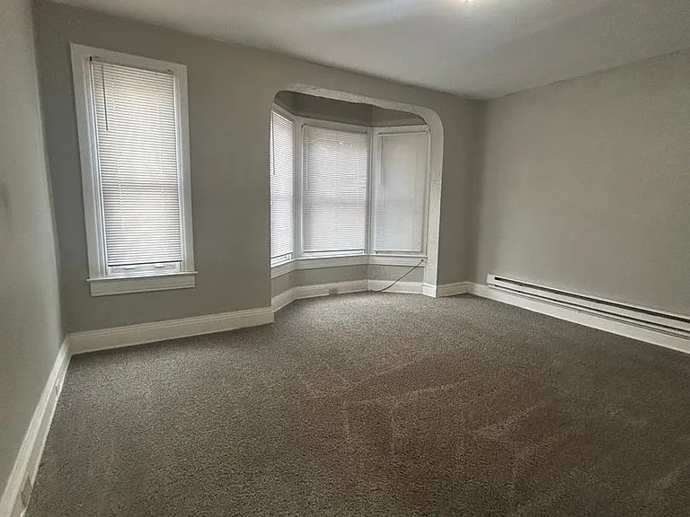 654 W King St — Photo 14