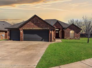 1516 Stirrup Way, Yukon, OK 73099