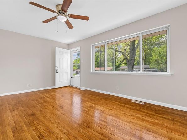 10526 Olney Dr, Saint Louis, MO 63136