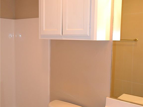 4th image of 1009 Sun Meadow Ct