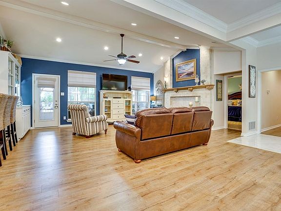 5th image of 3401 Pecan Park Dr