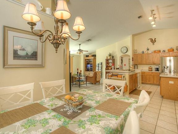 5th image of 7126 Colonial Lake Dr