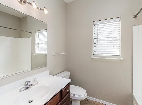 5th image of 927 W Torrey Pines Blvd