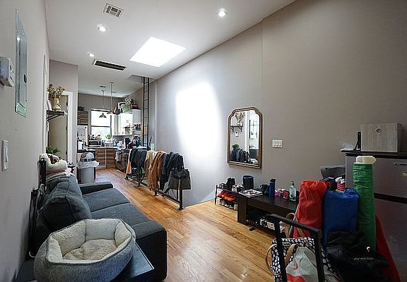5th image of 1172 Jefferson Ave APT 3