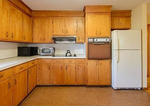 4th image of 18 Cherry Hill Ave