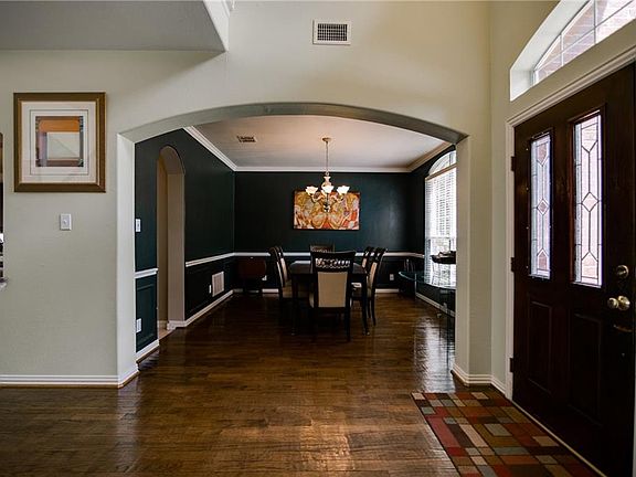 3rd image of 1102 London Dr