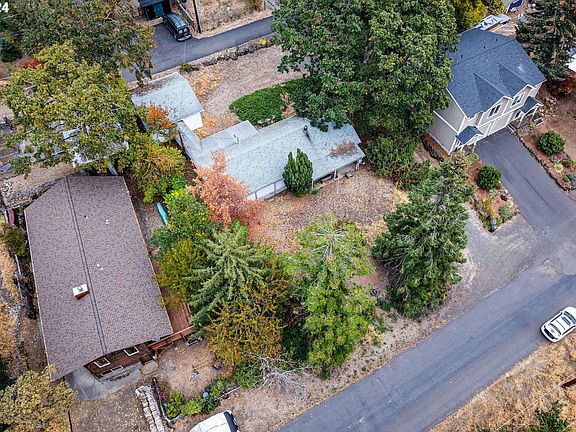 4th image of 462 SE Oak St