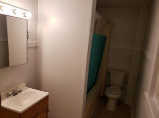 811 Monroe Ave APT 4, Charleston, IL 61920