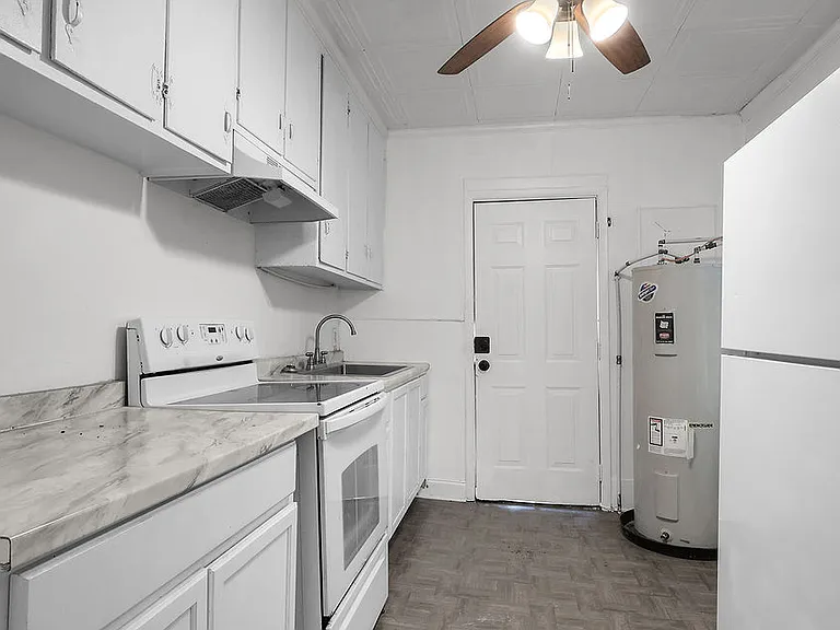 612 W 42nd St — Photo 23