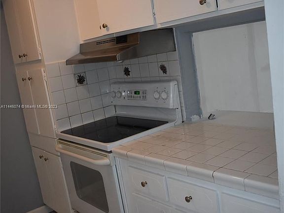 4th image of 1885 NE 121st St APT 23