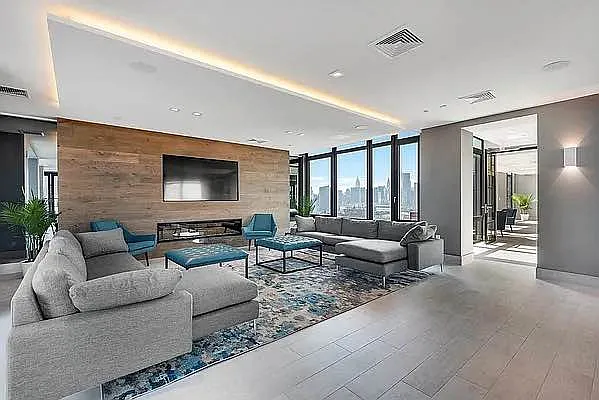 Rented by MOTION New York | media 16