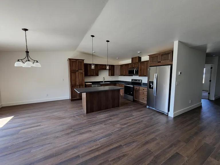 642 Corporate Dr — Photo 2