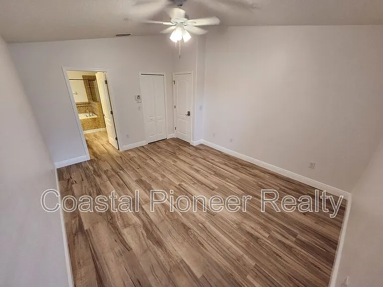 11404 Holmbridge Ln — Photo 48