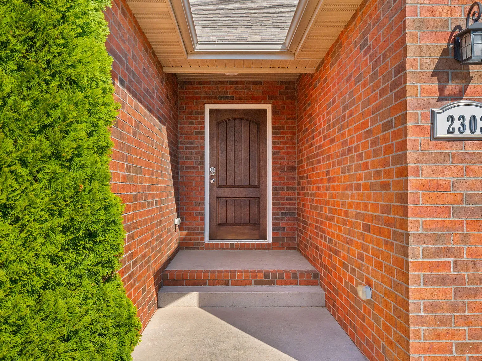 3 bed, 2.0 bath, 1800 sqft, $1,995 — Photo 4
