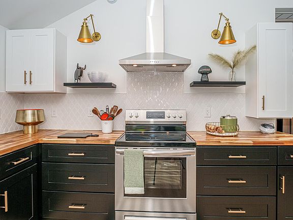 5th image of 3245 Lombard St SW
