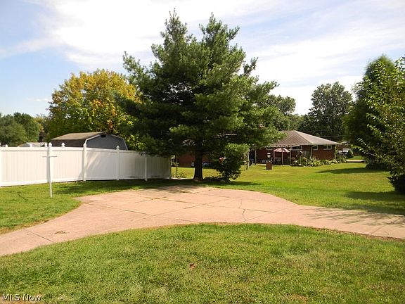 3rd image of 1426 Gulling Ave E