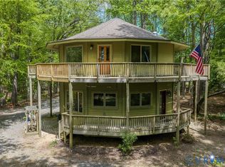 7 Sunsan Beach Rd, Deltaville, VA 23043