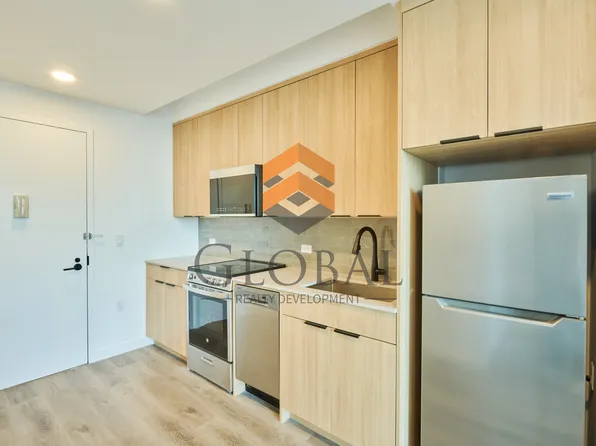 2455 3rd Ave, Bronx, NY