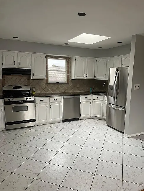 3 bed, 1450 sqft, $2,900 — Photo 2