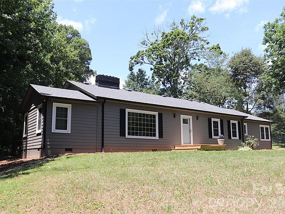 2nd image of 415 High Cir NW