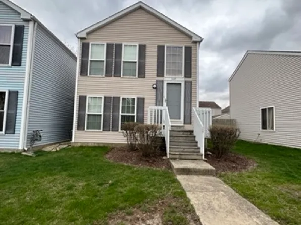 1637 Linden Park Ln, Aurora, IL 60504