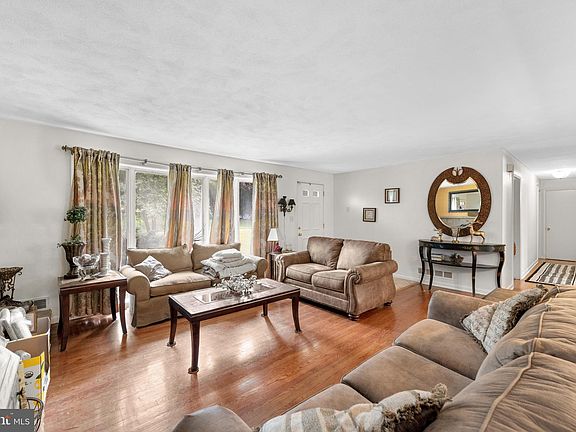 4th image of 1603 Dogwood Ln