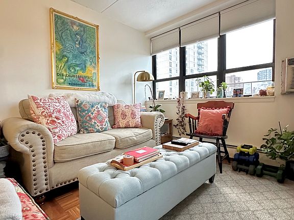 4th image of 301 W 110th St APT 8T