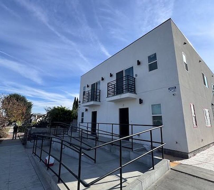 Building Photo 4