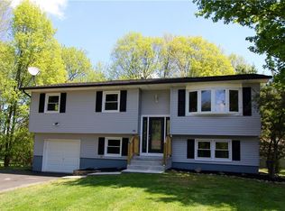 186 Humming Bird Ct, Montgomery, NY 12549