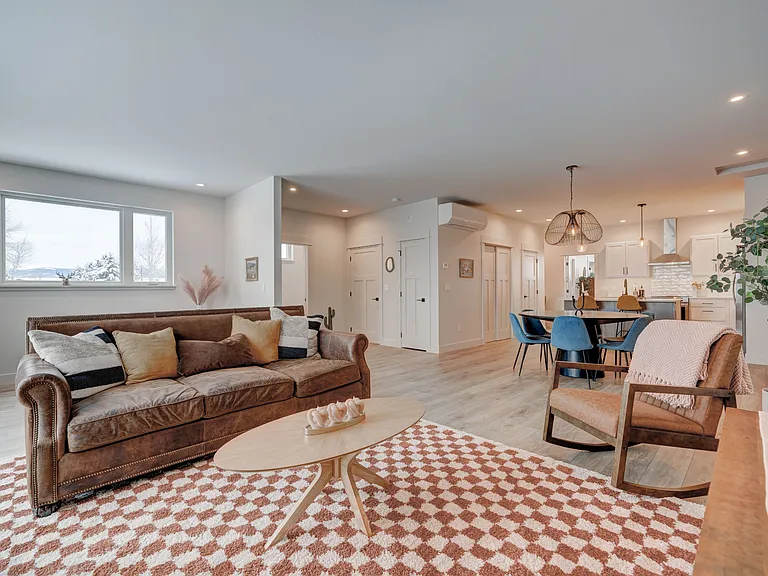 601 E Bryant St — Photo 38