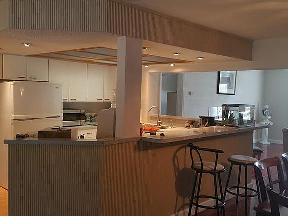 3rd image of 213 Garden Cir
