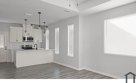 2nd image of 404 N Onyx Ave