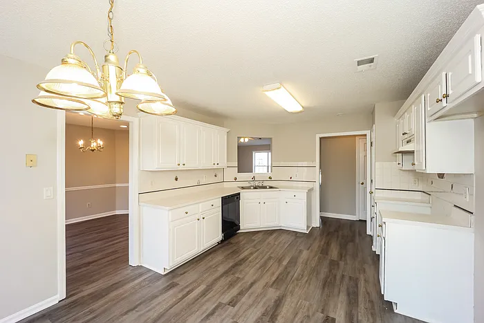6055 Yellowood Ct — Photo 6